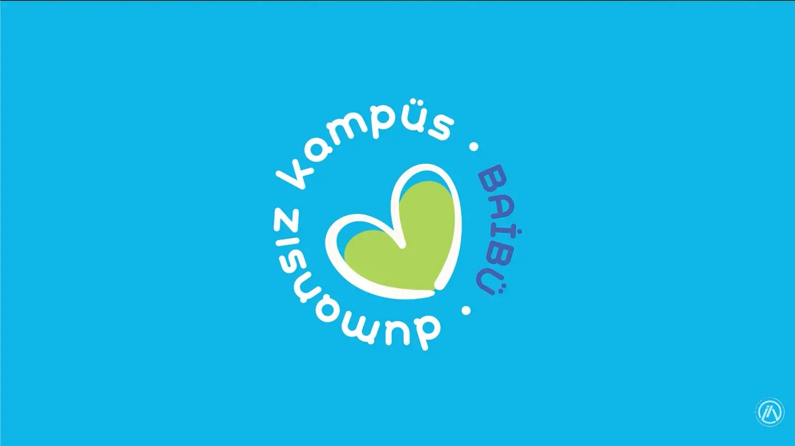 Dumansız Kampüs logosu: mavi zemin üzerinde yeşil kalp ve dairesel yazı